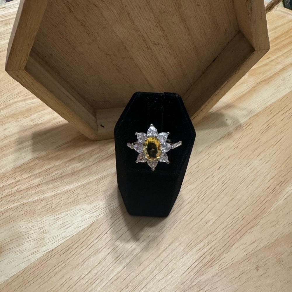 SIZE 10 WEDDING RING - Picture 7 of 13
